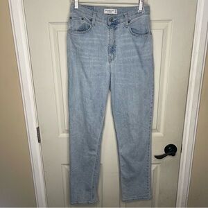 Abercrombie & Fitch
The '90s Straight Ultra High Rise Sz 6R/28